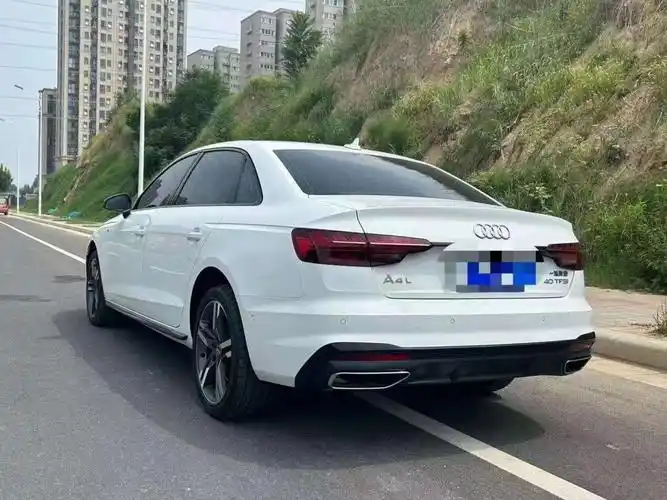 新到!23年8月23款奥迪a4l,40时尚动感型(新车裸车32.18万款)液晶仪