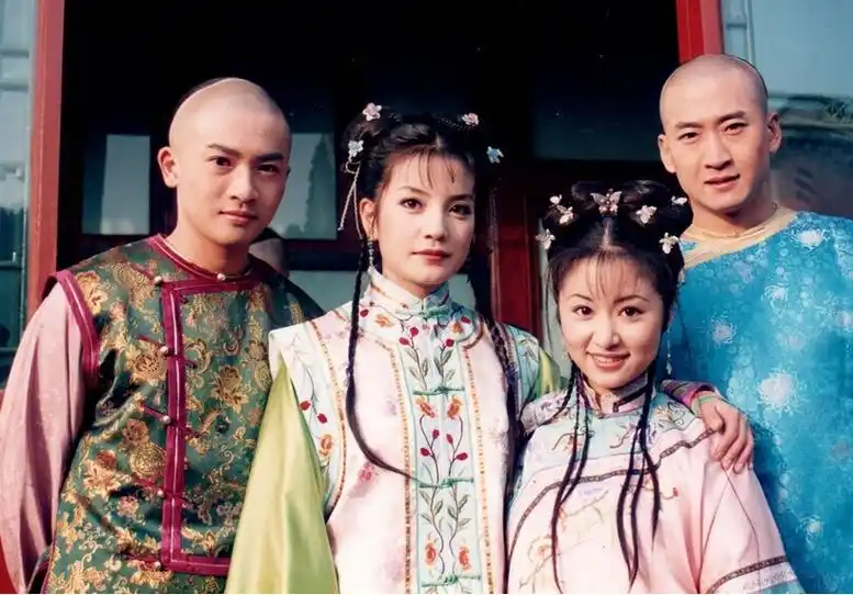 回忆《还珠格格》经典剧照,三个版本紫薇,小燕子,谁的演技最好