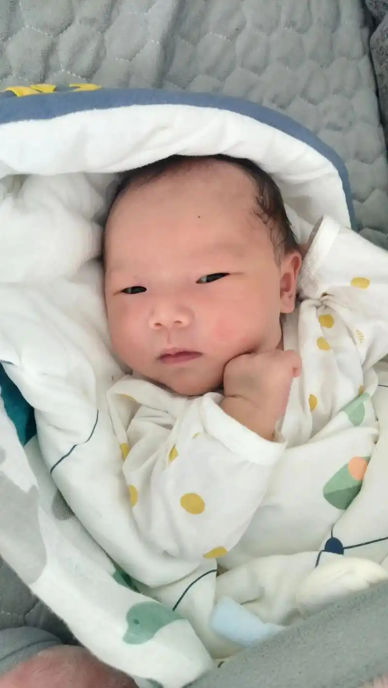 十天的小宝宝,越来越萌#月子里的宝宝