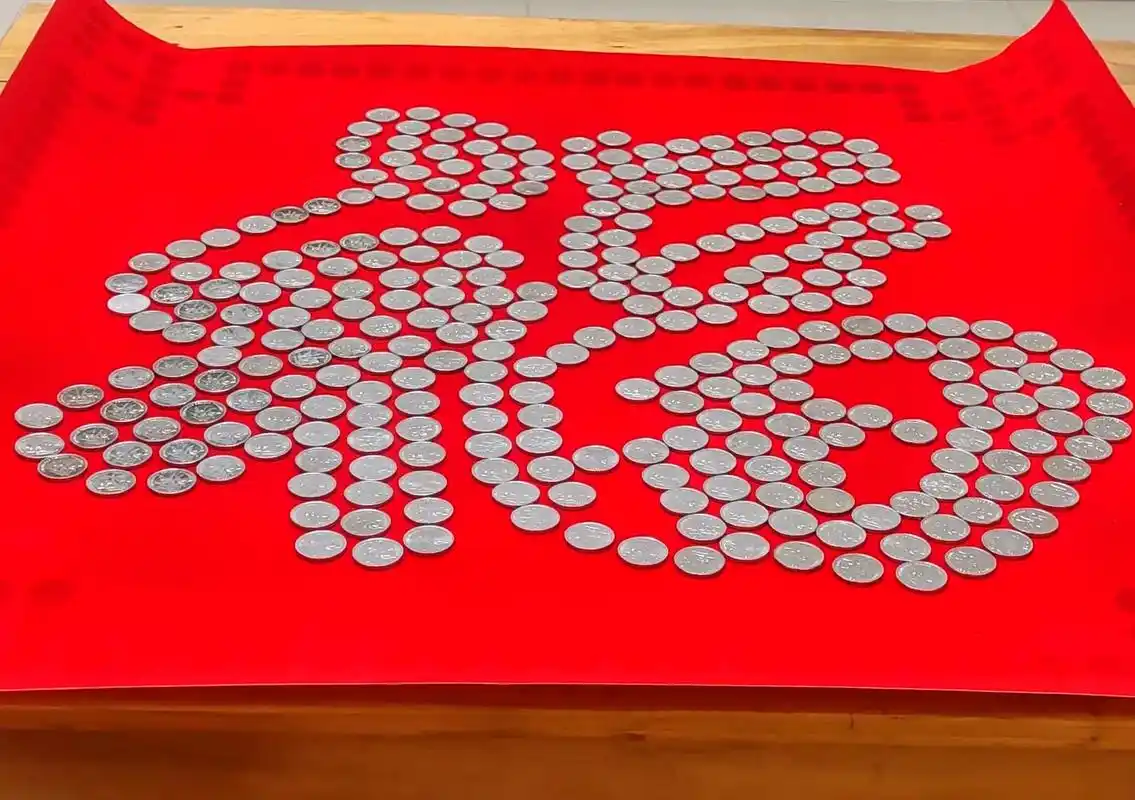 亲手制作硬币贴福字作品完工可以装裱挂客厅