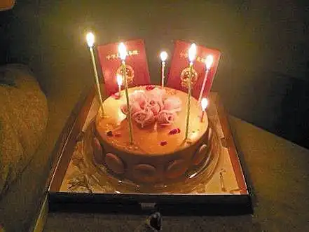 结婚7周年纪念日所发的蛋糕和结婚证照已被删除陈羽凡,白百何可谓娱乐