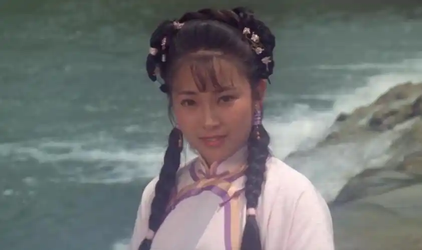 被忽视的《南北少林》,李连杰女装靓丽,黄秋燕青春无敌_腾讯新闻