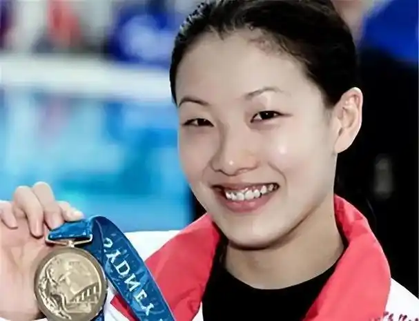 跳水女皇伏明霞近况丈夫7旬高龄身价百亿19岁女儿很有气质