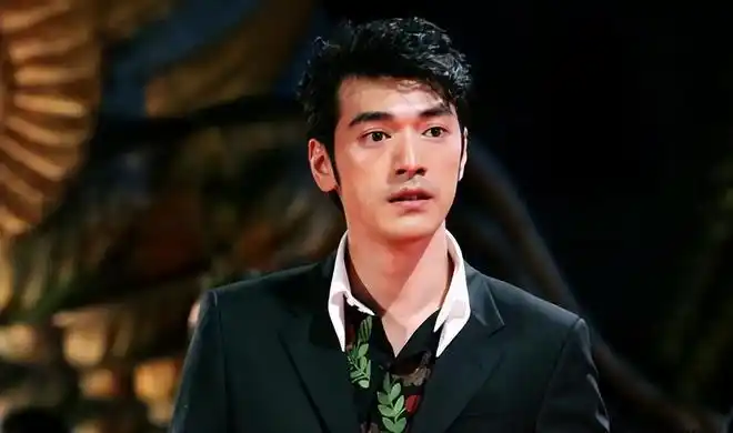 48岁的金城武近照曝光身材脸庞依旧男神颜值却大不如前