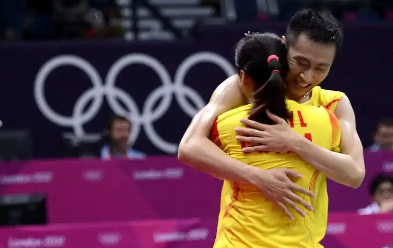 张楠/赵芸蕾获奥运会羽毛球混双冠军