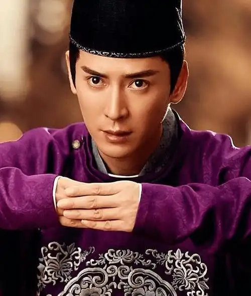 【02】近期,韩栋参演了热门电视剧《玉骨遥》,虽然不是剧中主角,但