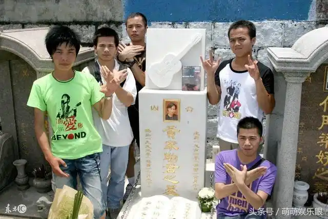 "音乐巨子"黄家驹死亡真相,疑被谋害,网友:日本又添血债