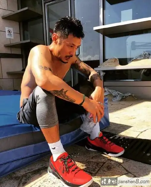 余文乐肌肉照-余文乐肌肉图片欣赏-余文乐健身照