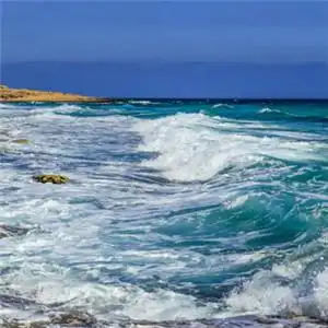 波涛汹涌的最好看的大海微信头像