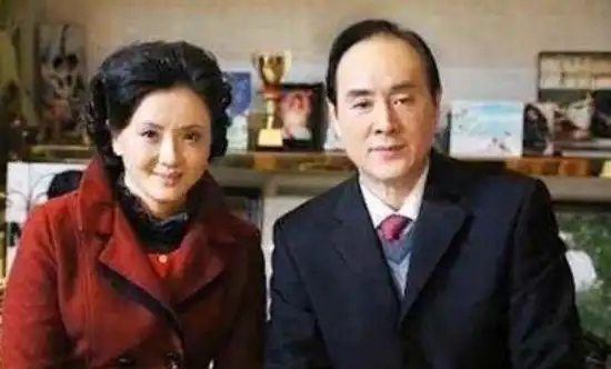 原创她是国家一级演员,为丈夫守寡13年,54岁再嫁周迅恩师