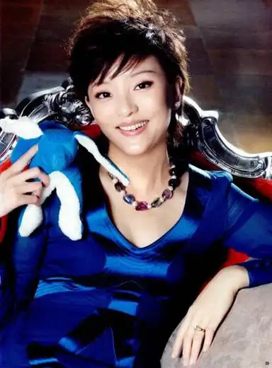 近日,昔日杨澜美艳生活照曝光引起不少网友围观,年轻时候的杨澜被赞