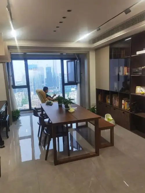 客厅大书桌我觉得很可