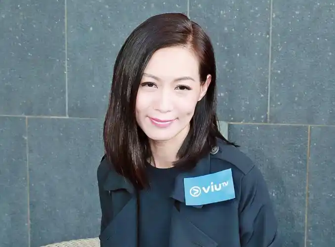 被容祖儿挤下英皇一姐,跟小八岁谢霆锋恋爱三年,后成酒吧歌手_赵学而