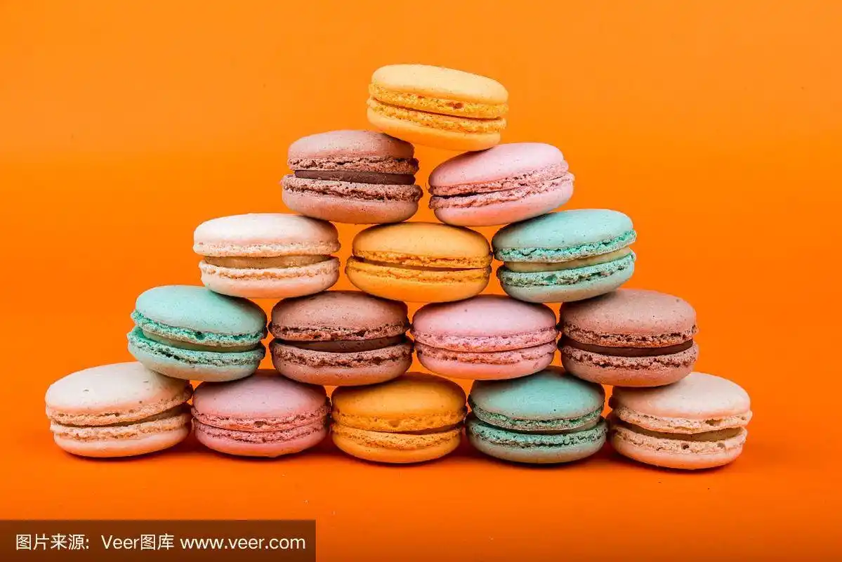 橙色背景的马卡龙