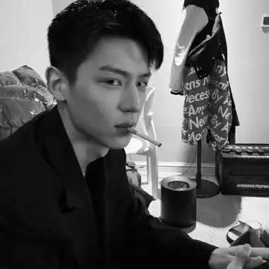 酷拽真人男生头像霸气又耐看 帅气酷到爆的潮流拽男头像大全_男生头像