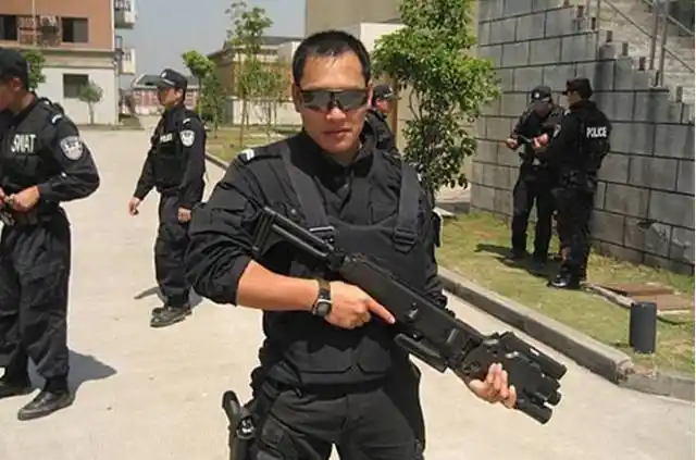 散打王退役当了特警励志成为一名特警教官佩服