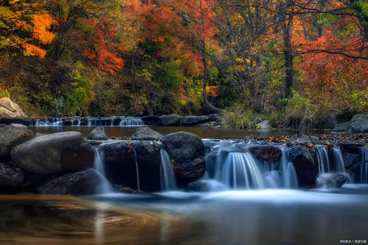 竹下幽泉琴弄韵,石间落瀑鼓鸣声/黎述盛/诗 三首