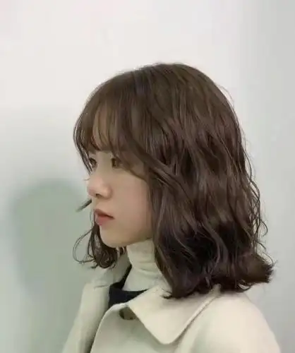 长发,这个长度其实也适合所有卷度,但是相对于选择木马烫来说更确定你