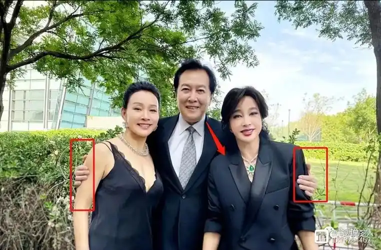 想当年,唐国强第一个老婆自杀,就是因为不放心他在外面的作风.