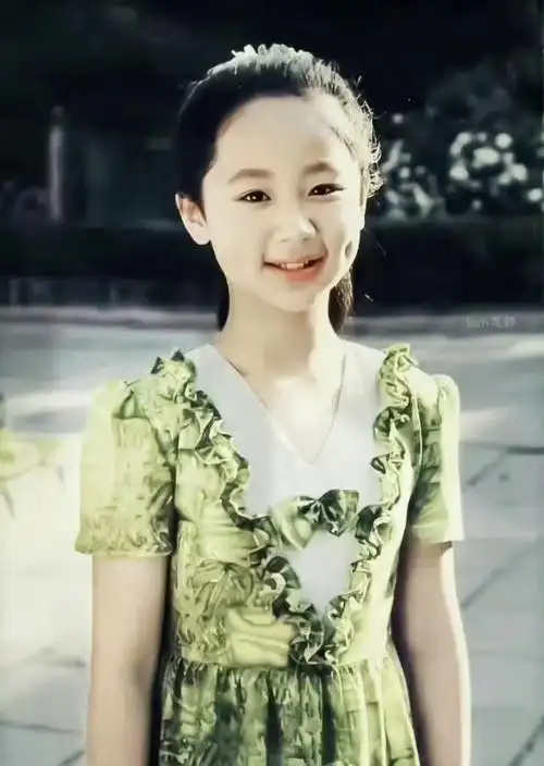 赵丽颖的《花千骨》中也有一位童星,就是饰演花千骨徒弟幽若的陆子艺