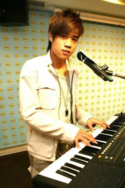 歌手tank宣布复出曾唱千年泪因病隐退我的青春回来了