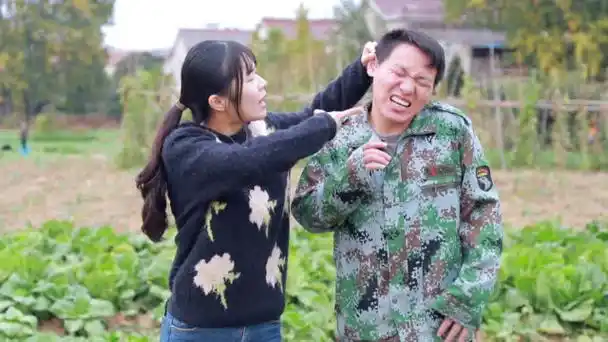 农村小两口吵架,互相骂人不带一个脏字,太有意思了,都是人才