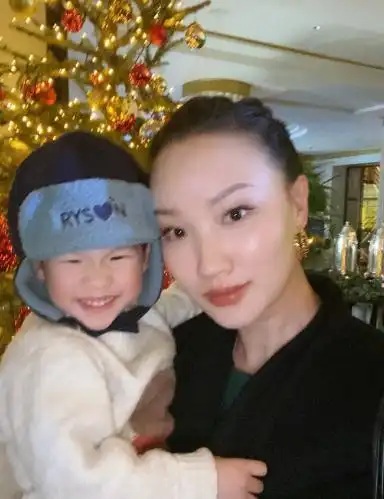 歌手平安晒老婆孩子合照已经有俩儿子了老婆是高颜值美女