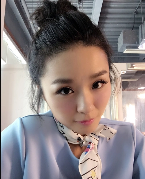 爱情公寓她最丑,曾小贤不要榕榕兔,如今嫁入豪门成新晋辣妈