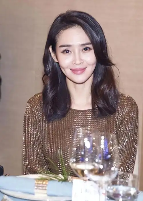 于明加:相亲嫁圈外丈夫,结婚13年从不下厨,却被丈夫宠成宝|秦岚|李小