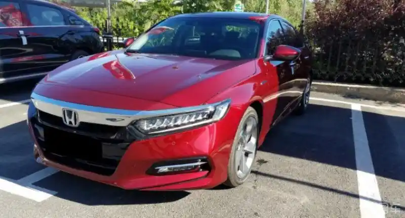 十代雅阁锐混动顶配宝石红提车