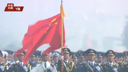 党旗国旗军旗首次在阅兵式中同时通过天安门