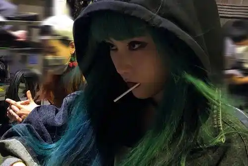 本以为唐人街探案女黑客颜值低直到看见她生活照神仙姐姐