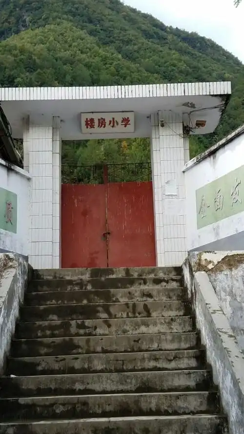 我以为这所学校已经撤并了,推开虚掩的大门,探究一个乡村学校的日常