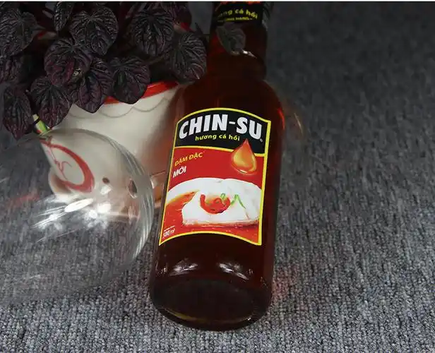 首页 食品饮料 调味品 鱼露 >原装越南鱼露 玻璃瓶装鲜美纯正批发餐饮