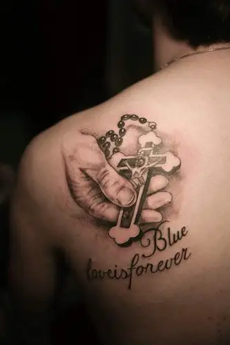 上海赵先生左后背的救赎十字架纹身图案