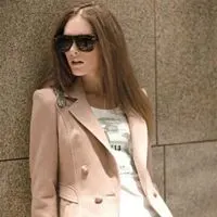 戴墨镜的长发女生头像侧脸【点击鼠标右键下载】