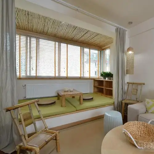 阳台做一个榻榻米,多的不只是一道靓丽的风景,还多一个茶室!