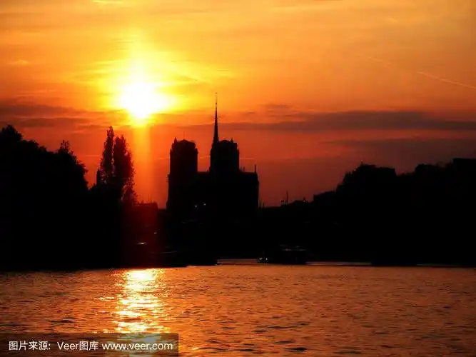 塞纳河圣母院日落