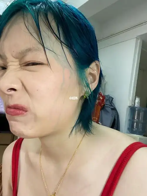 下雨新染的头发掉色了