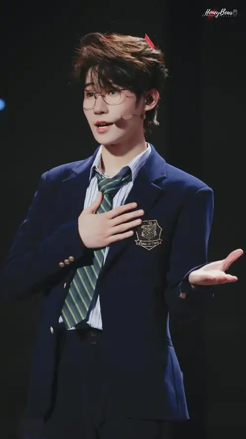 张真源奔跑吧##时代少年团cha了初雪