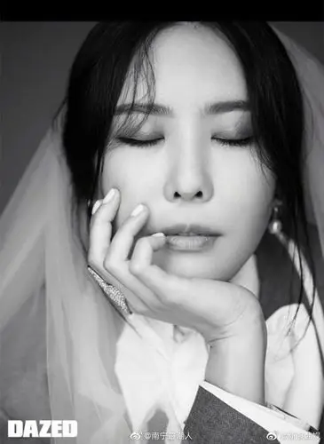 43岁韩国男星金民俊将与权志龙姐姐权多美于10月11日举行非公开婚礼