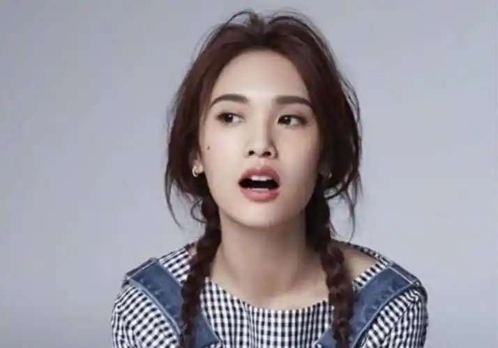 原创杨丞琳经过了几段感情后终于找到真爱是李荣浩捧在手心里的宝