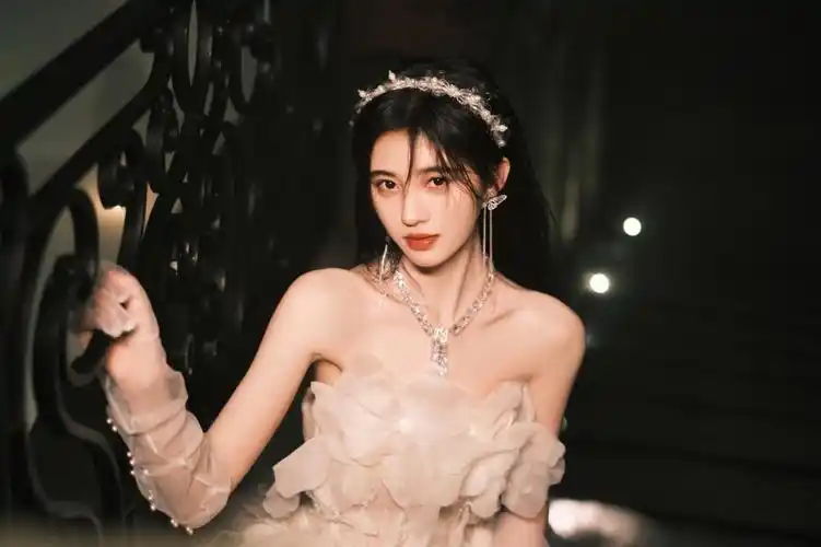 鞠婧祎低胸裙迷人写真,高清图片,壁纸 - 酷酷桌面