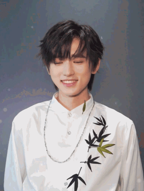 宋亚轩的笑从小到大都没变