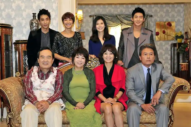 p>《爱情万万岁》韩国mbc电视台于2011年7月播出的周末剧,由朱圣宇