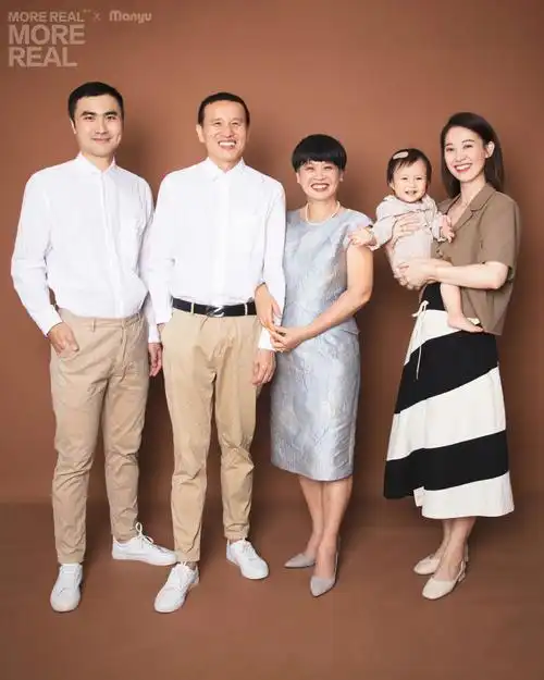 经典全家福记录一周小宝宝合影