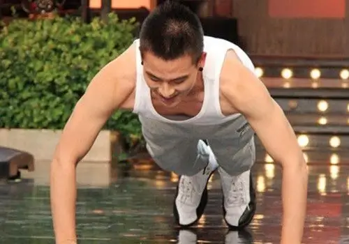 图快男欧豪腹肌图片富二代身曝光获年度最值得期待新人