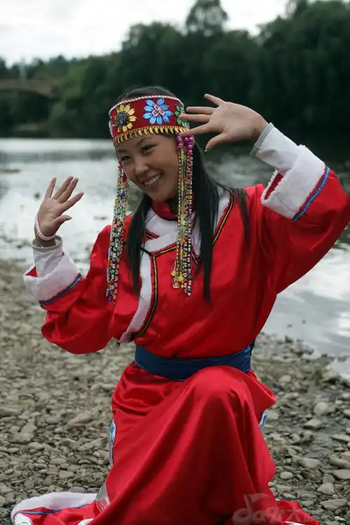 跨越时代的民族 欢乐的节日--2006鄂伦春民族传统文化节臣得滴任之二