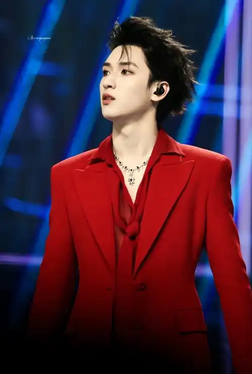 严浩翔叁重楼暨出道四周年演唱会##严浩翔 舞台风暴##严老师我需沂种