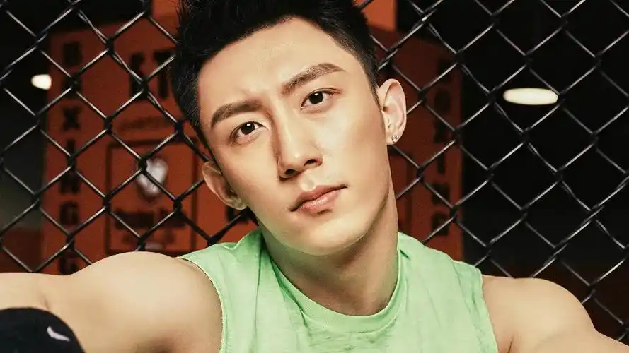 小鲜肉黄景瑜壁纸_新晋男神黄景瑜